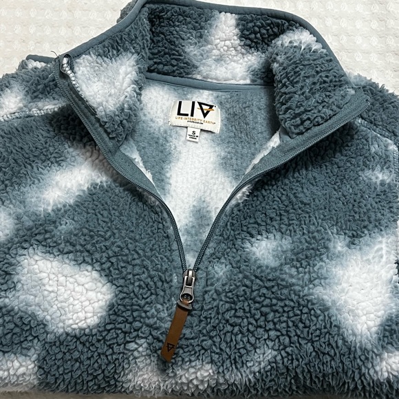LIV Life Integrity Earth Fleece Pullover Cloud Print Size Small - Picture 6 of 11